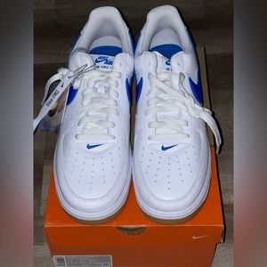 Colour of the month/ Varsity Royal/ Yellow gum